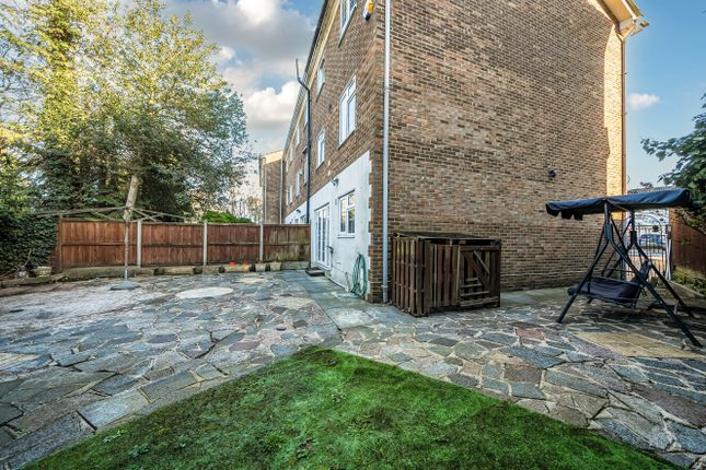 13, Reynard Close, Bromley photo 2