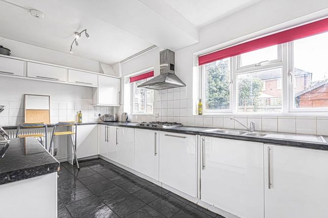 40 Chiltern Crescent, Reading photo 5