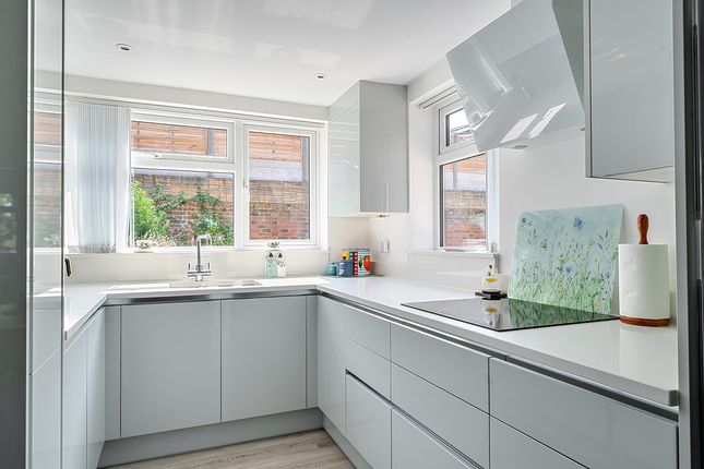 27, Carisbrooke Court, Romsey photo 4