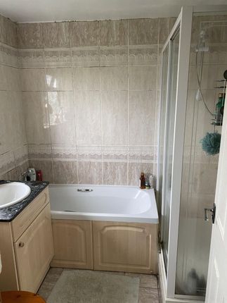 15, Waynflete Lane, Farnham photo 4