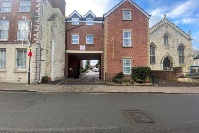 Flat to rent in Stokes Mews, Newent