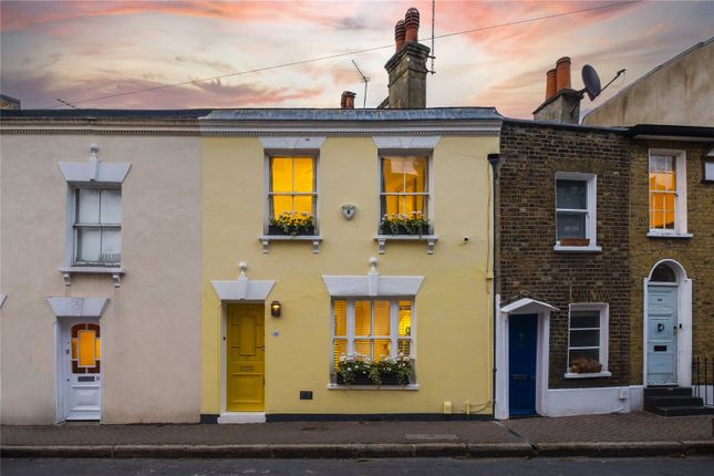 Thumbnail Terraced house for sale in Circus Street, London