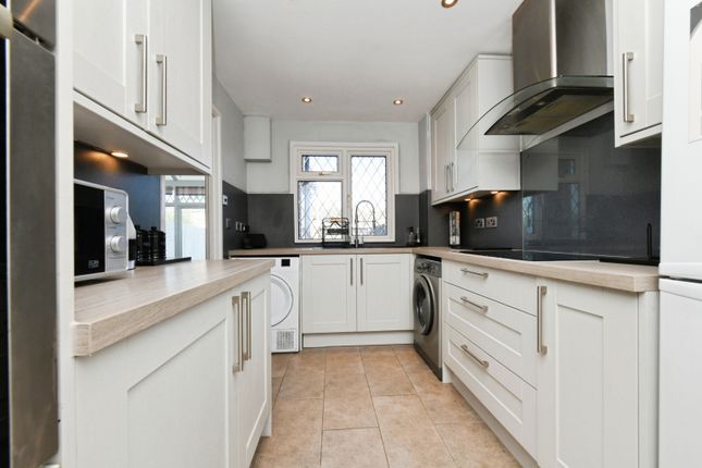 13, Crouch Drive, Witham photo 3