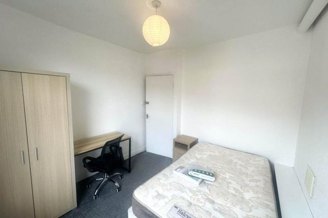 Ivybridge Court,, Lewis Street, London photo 4