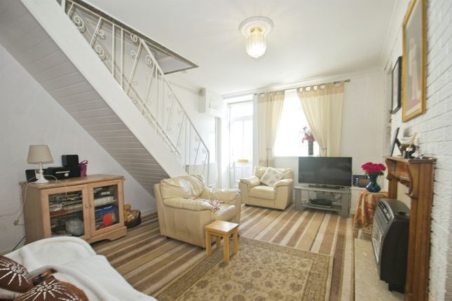 33, Tywith Cottages, Maesteg photo 3