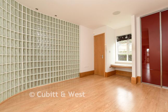 11, Coldstream Road, Caterham photo 4