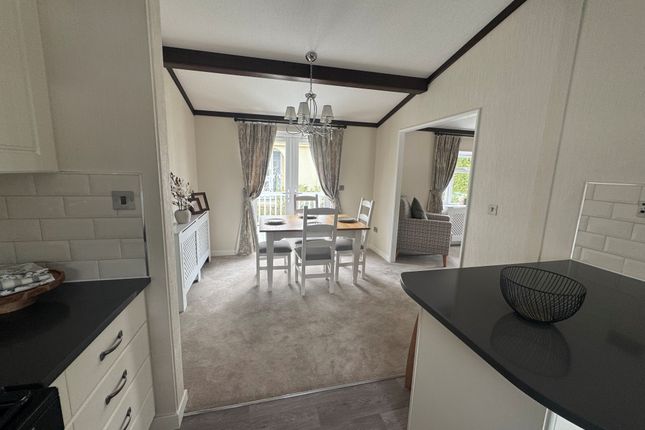39a Warren Park, Portsmouth Road, Godalming photo 5