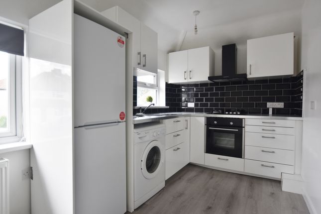 24b, Hazeltree Road, Watford photo 3