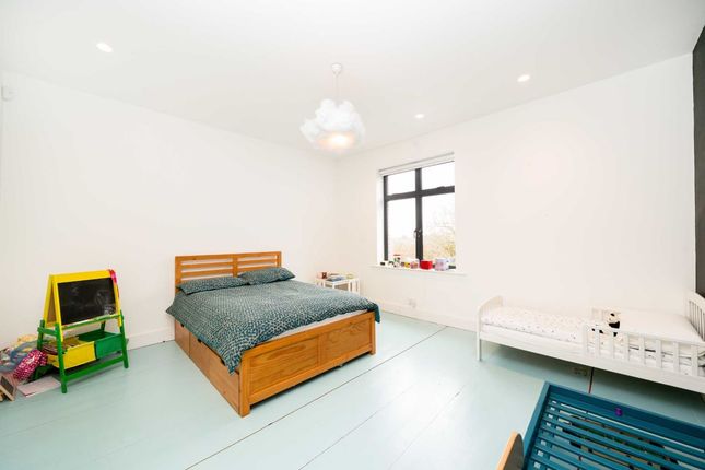Terraced house to rent in Onslow Gardens, London