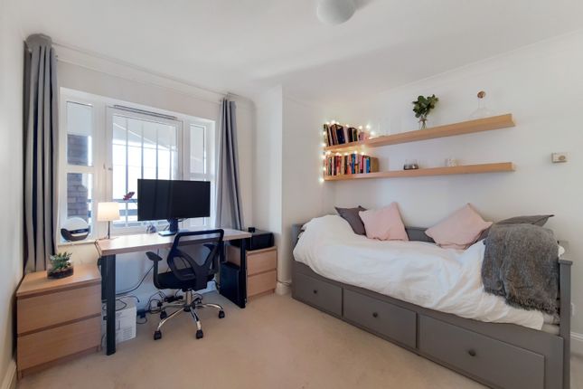Flat for sale in King &amp; Queen Wharf, Rotherhithe Street, London