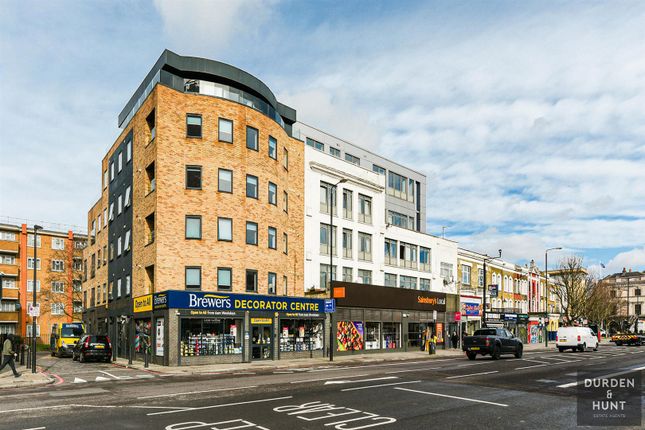 Flat to rent in Bromehead Street, London