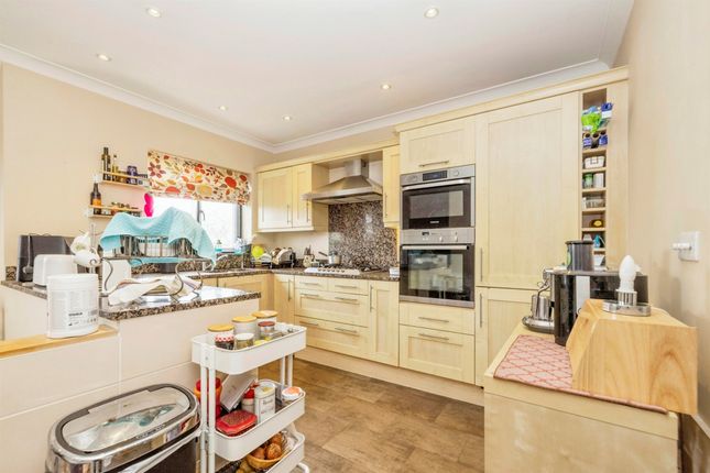 Town house for sale in Hazelbank, Croxley Green, Rickmansworth