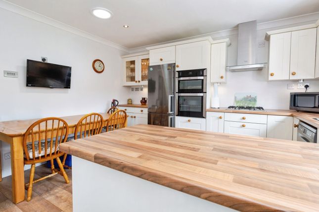 4, Garth Close, Staffordshire photo 4