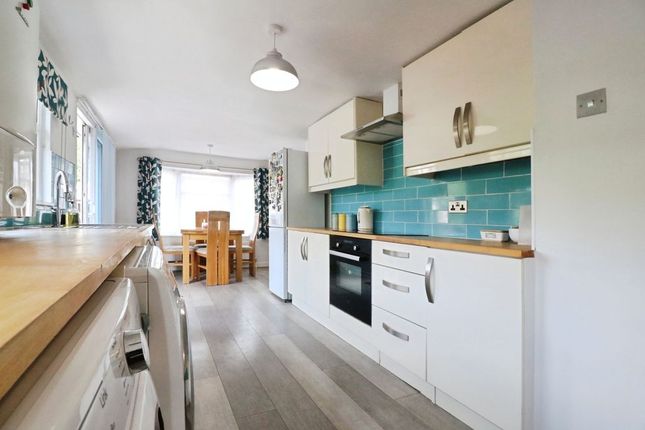 6, Orchard Way, Slough photo 4