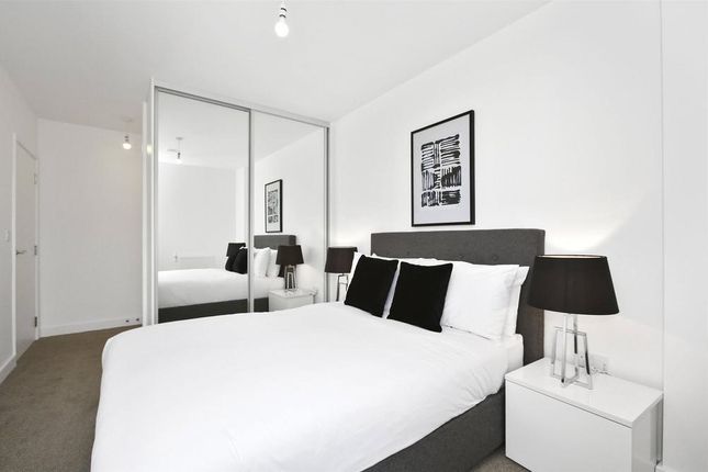 Flat 6, 72, Mortimer Street, London photo 4