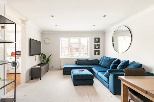 Flat 8, Tangier Court, Tangier Lane, Windsor photo 2