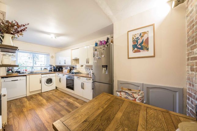 24, Turenne Close, London photo 2