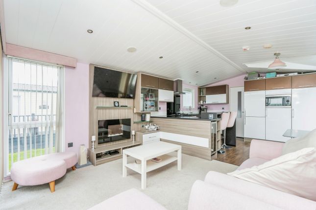 Thumbnail Mobile/park home for sale in Harbourside Park, Portsmouth, Hampshire