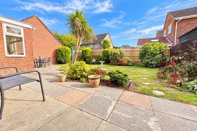 4, Holmgrove, Fareham photo 2