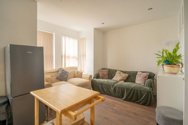 Flat 2 , 15, Woodville Road, Devon photo 3