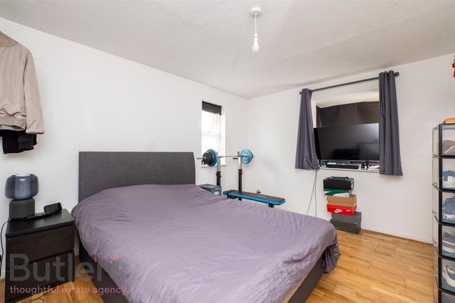 1, Windsor Gardens, Croydon photo 4