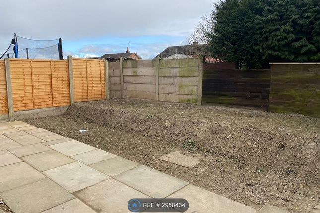 Willow Drive, Hemsworth, Pontefract photo 3