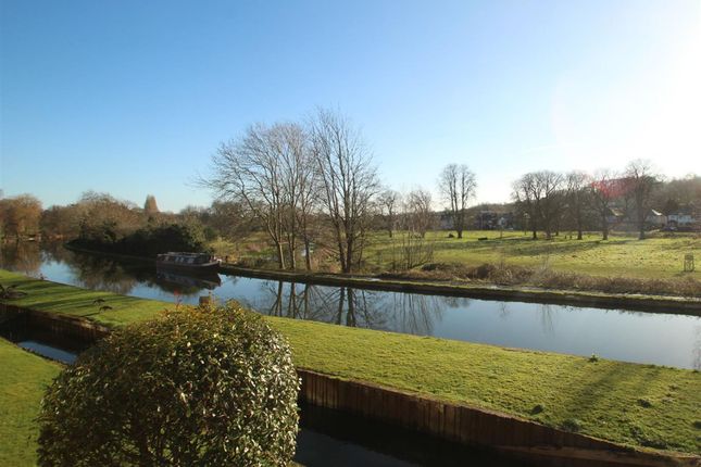 107 River Park, Hemel Hempstead photo 2