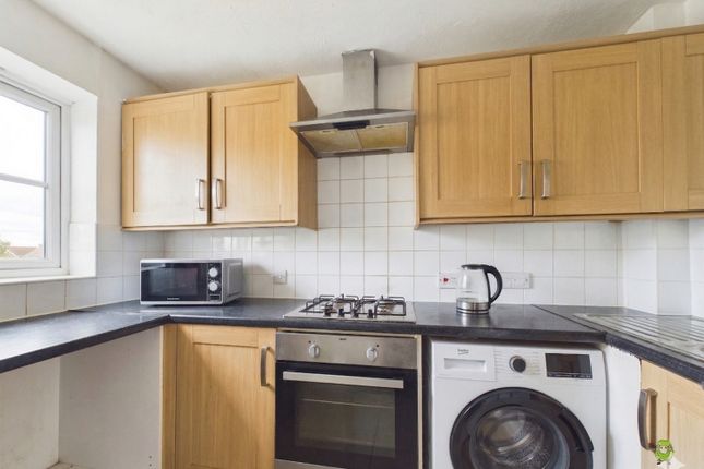 24, Woburn Close, London photo 3