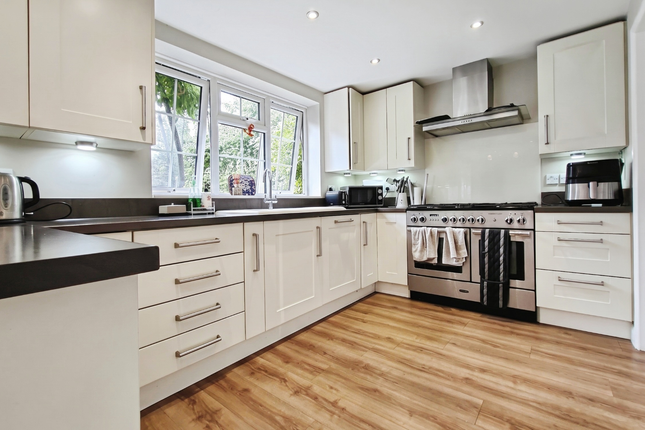 12, Reeds Hill, Bracknell photo 2