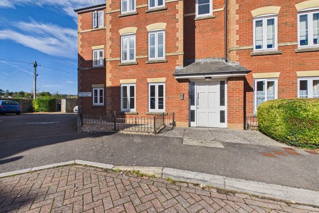 Studio flat on Norman Crescent, Budleigh Salterton, £1,000/mo