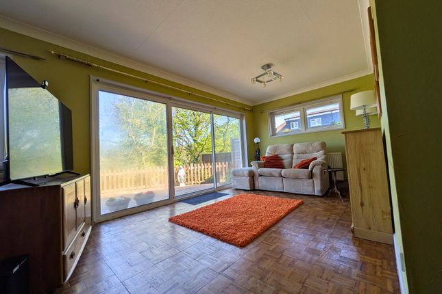 3-bed house on 10, Broom Wood Way, Farnham, £2,250/mo