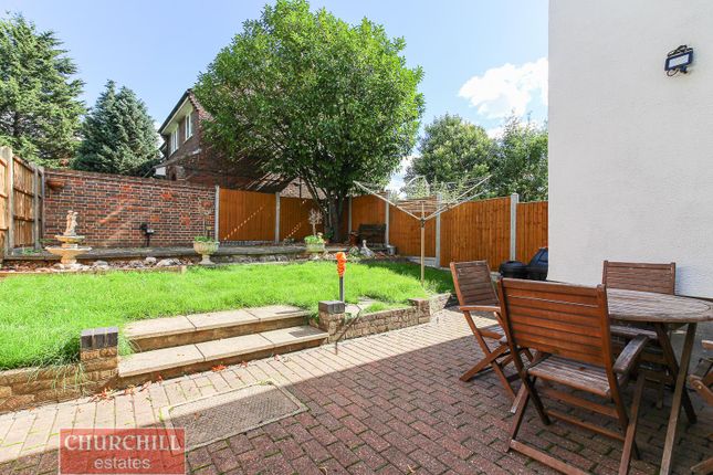 8, Elmslie Close, Woodford Green photo 4
