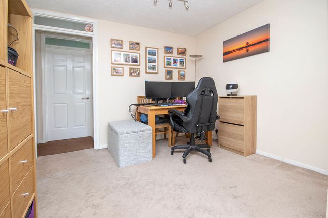 6, Enderwood Close, Southampton photo 3