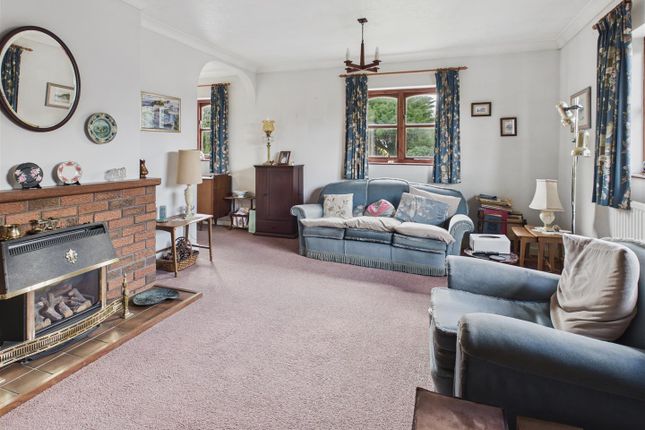 15, Milton Meadows, Tenby photo 3