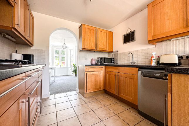 83 Burge Meadow, Cotford St. Luke, Somerset photo 4