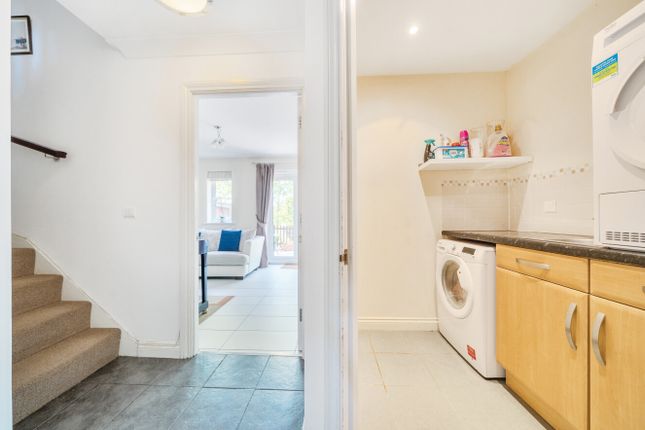 27, Barkway Drive, Orpington photo 4