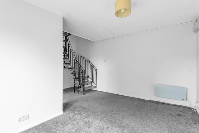 14, Lambourne Avenue, Aylesbury photo 4