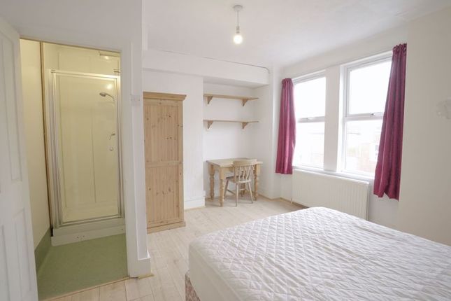 Terraced house to rent in Ladysmith Road, Brighton