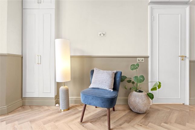 Flat 4, 18, Shepherds Hill, London photo 4