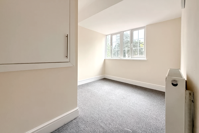 Flat 4, 21 Cullesden Road, Kenley photo 5