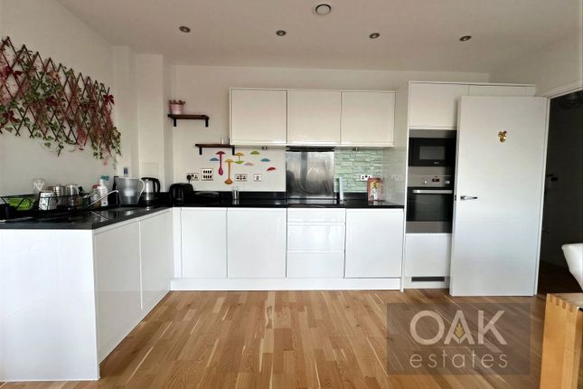 Flat 110 Altitude Point, London photo 2