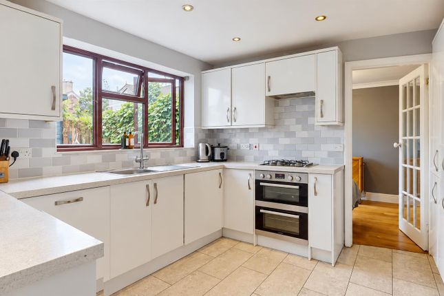 33, Chestnut Crescent, Milton Keynes photo 5