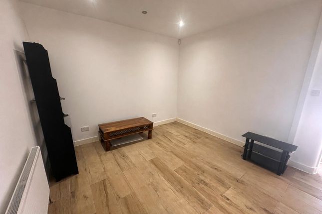 42, Alexandra Avenue, Greater London photo 3