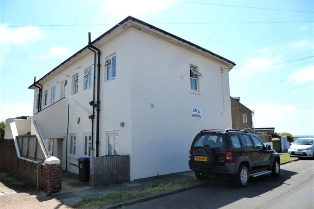 Flat to rent in Cecil Road, Lancing, West Sussex