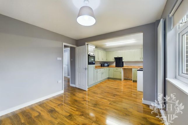 17, Oatfields Court, Middlesbrough photo 4