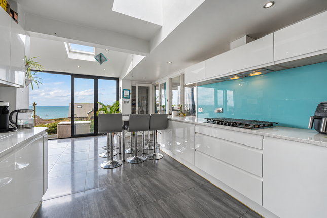 Marine Drive, Bridgend photo 3