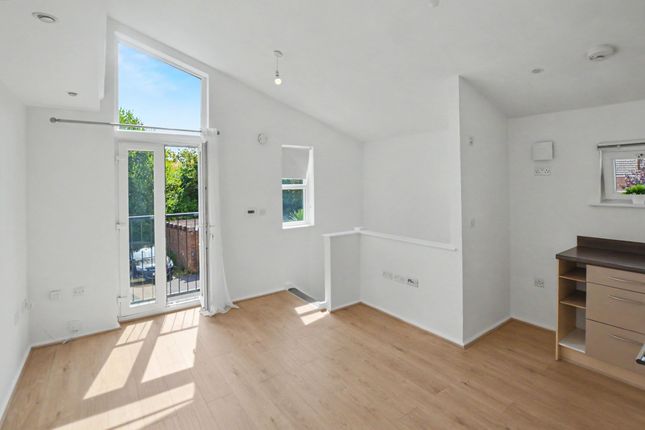 30 Glyn Teg, Merthyr Tydfil photo 3