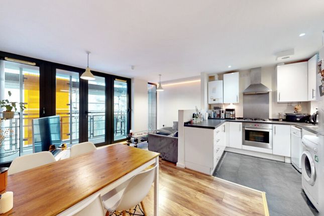 Thumbnail Flat for sale in Taylor Pl, London