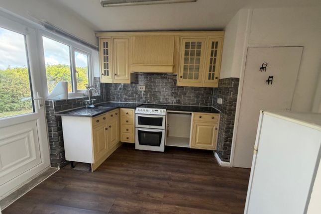 2, Arundel Avenue, Rotherham photo 3