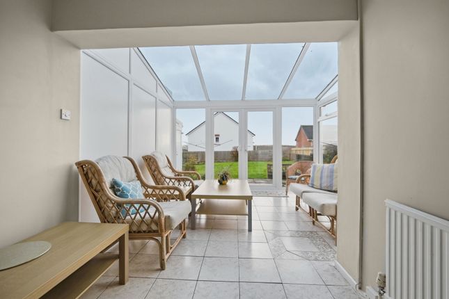 29, Hillside, Bridgend photo 4